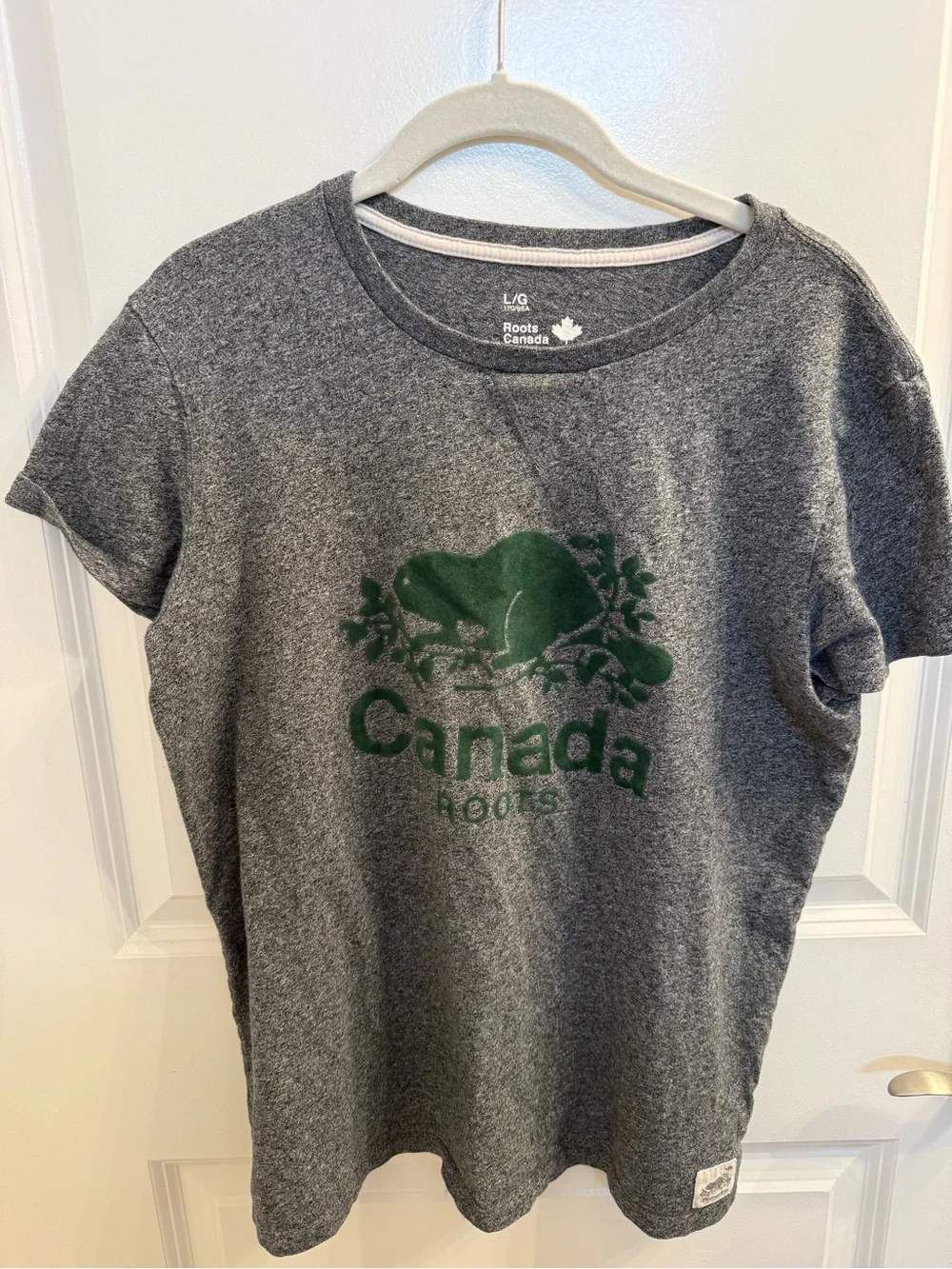 Roots women’s Grey Tee with Green Canada Beaver Logo - Picture 1 of 11